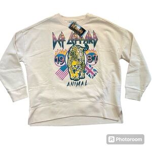 Ladie’s Official Def Leppard Graphic Design Sweatshirt NWT Size L